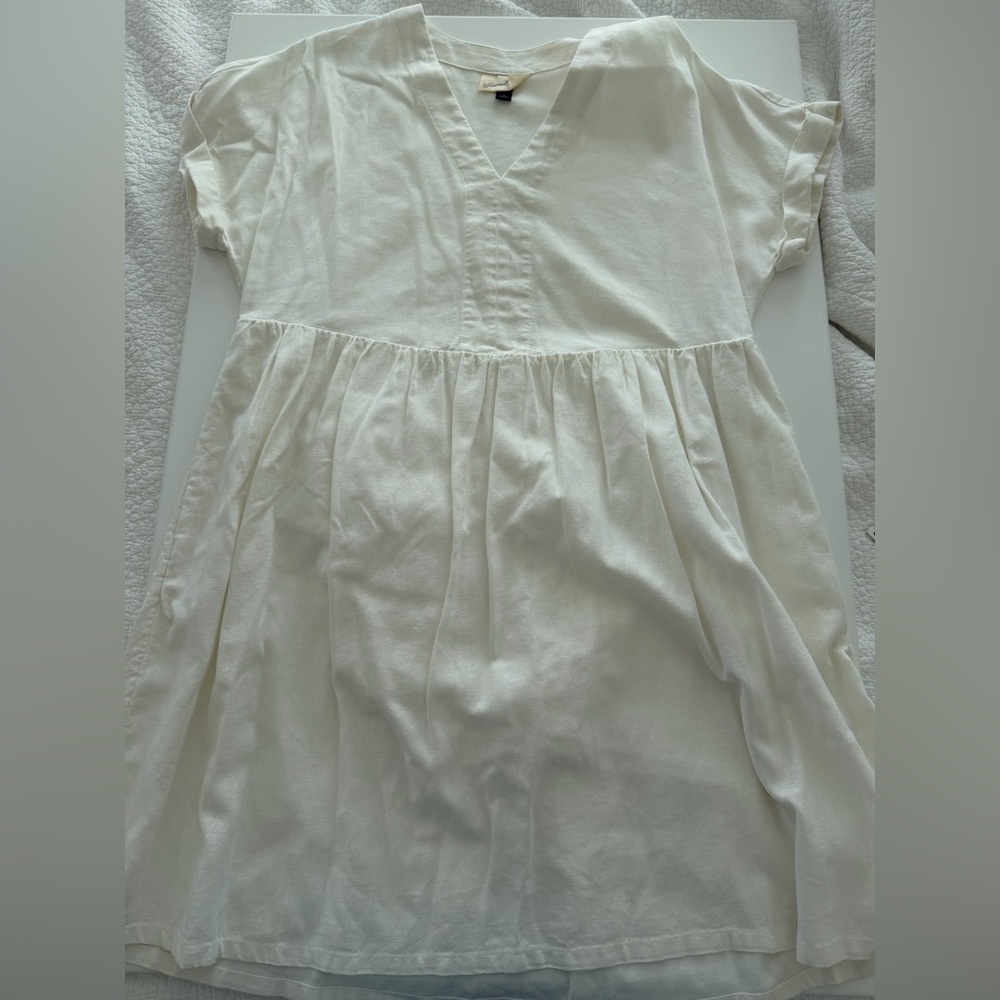 Universal Thread White V-Neck Short Sleeve Babydoll Dress
